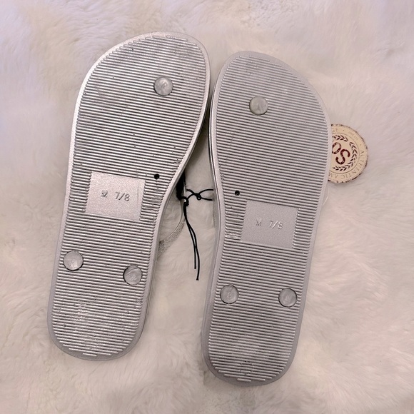 Brand New Sparkly Flip Flops - Picture 3 of 3